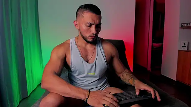 maximusclark1 online show from March 2025 05:00:02 AM