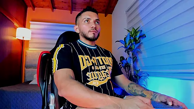 Snapshot of maximusclark1 chatting on February 2026 01:17:01 AM maximusclark1 online show from February 2026 01:17:01 AM