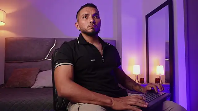 maximusclark1 online show from April 2026 04:24:02 AM