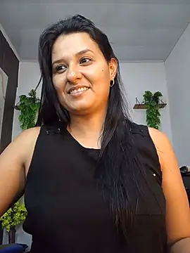 Snapshot of elena_jonees chatting on June 2026 08:57:02 PM elena jonees online show from June 2026 08:57:02 PM