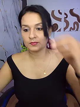 Snapshot of elena_jonees chatting on June 2026 08:39:01 PM elena jonees online show from June 2026 08:39:01 PM