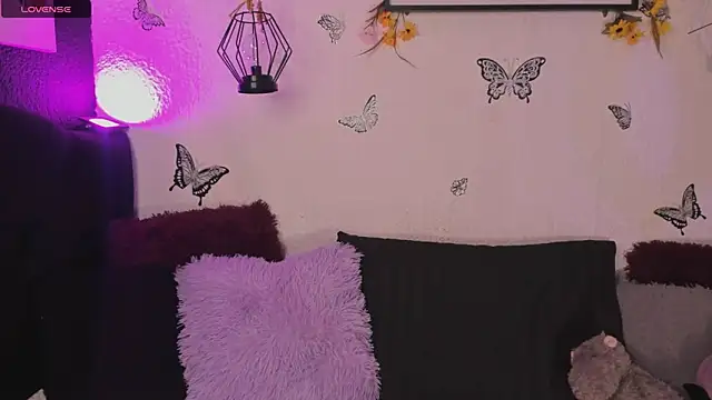 yoishat77 online show from April 2026 03:18:02 AM