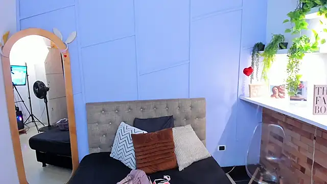 nathalie rossel online show from November 2025 08:20:02 PM