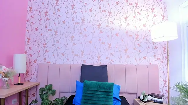 nathalie rossel online show from December 2025 06:46:01 PM