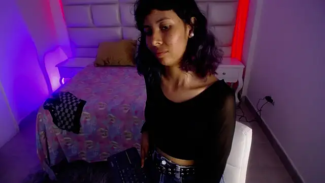 Snapshot of Akane_Uwu chatting on March 2025 03:43:01 AM Akane Uwu online show from March 2025 03:43:01 AM