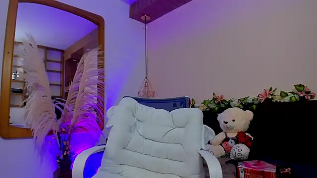Hannah williams1 online show from March 2025 12:51:01 AM