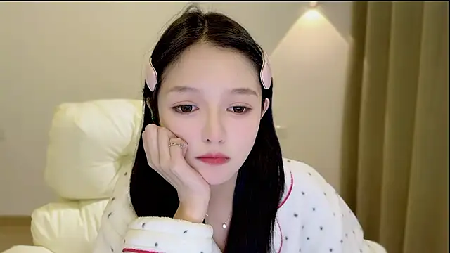 xiaodaibabyy online show from October 2025 01:43:01 PM