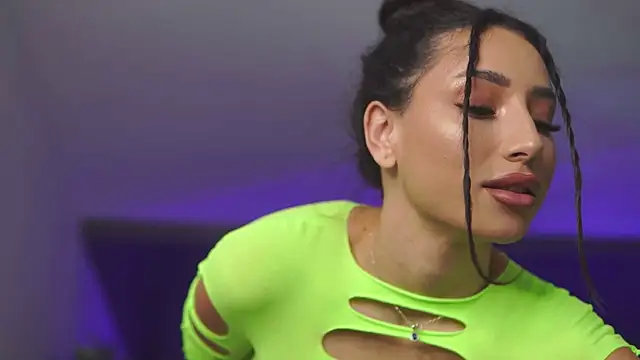 GinaValentinna online show from April 2026 07:31:02 PM