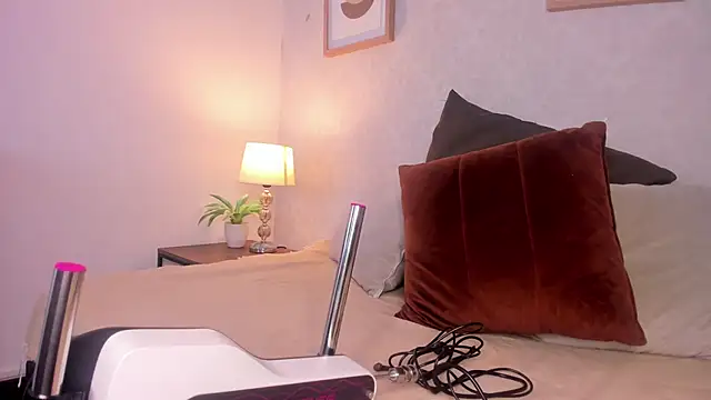 Snapshot of Caroline_dh chatting on May 2026 11:42:01 AM Caroline dh online show from May 2026 11:42:01 AM