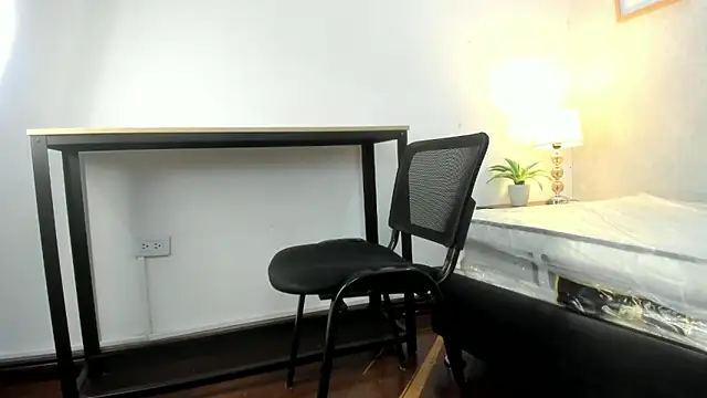 Snapshot of Caroline_dh chatting on March 2026 11:33:02 AM Caroline dh online show from March 2026 11:33:02 AM