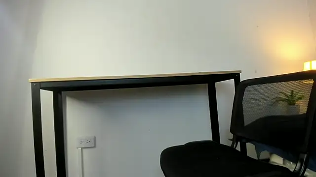 Snapshot of Caroline_dh chatting on April 2026 11:33:01 AM Caroline dh online show from April 2026 11:33:01 AM