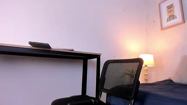 Snapshot of Caroline_dh chatting on April 2026 11:50:01 AM Caroline dh online show from April 2026 11:50:01 AM