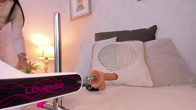 Snapshot of Caroline_dh chatting on April 2026 11:44:02 AM Caroline dh online show from April 2026 11:44:02 AM