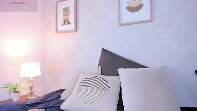 Caroline dh online show from December 2025 11:35:01 AM