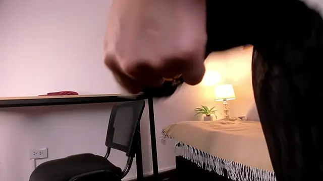 Snapshot of Caroline_dh chatting on March 2026 11:43:01 AM Caroline dh online show from March 2026 11:43:01 AM