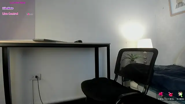 Snapshot of Caroline_dh chatting on March 2026 11:29:02 AM Caroline dh online show from March 2026 11:29:02 AM