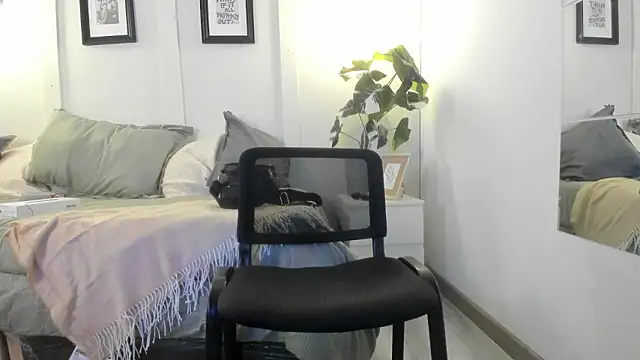 Caroline dh online show from February 2026 02:04:02 PM