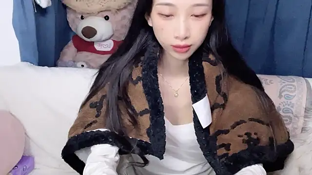 Lili-2 online show from February 2026 12:56:01 PM