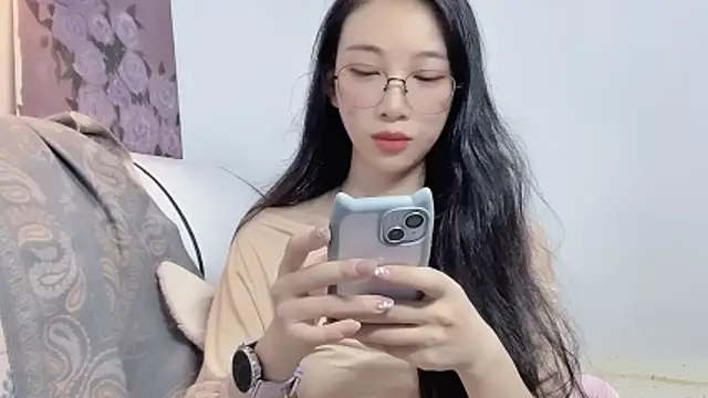 Lili-2 online show from May 2026 01:31:02 PM