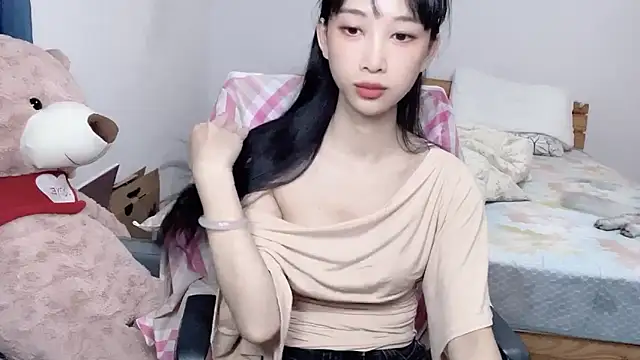 Lili-2 online show from October 2025 12:39:01 PM