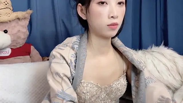 Lili-2 online show from March 2026 04:58:02 PM