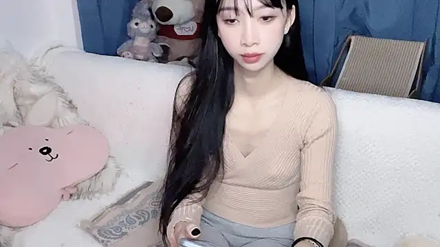 Lili-2 online show from November 2025 01:55:01 PM