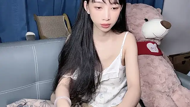 Lili-2 online show from October 2025 03:34:04 PM