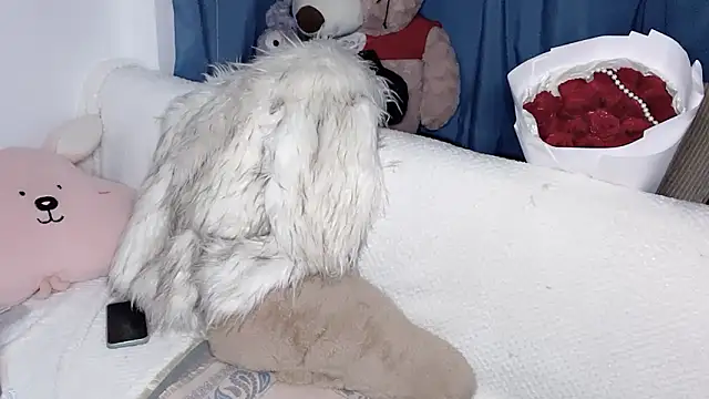 Lili-2 online show from December 2025 02:20:01 PM