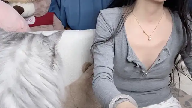 Lili-2 online show from March 2026 04:43:01 PM