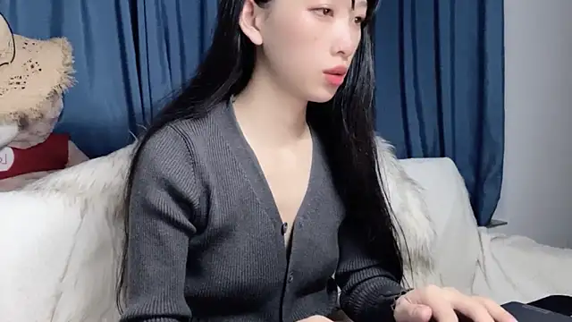 Lili-2 online show from March 2026 06:14:02 PM