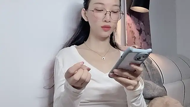 Lili-2 online show from May 2026 04:28:02 PM