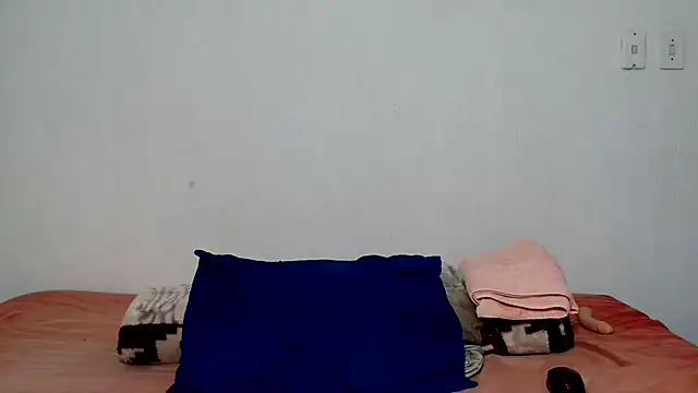 Feathergal69  online show from April 2026 08:26:01 PM