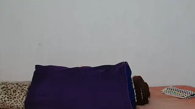 Feathergal69  online show from May 2026 08:01:02 PM