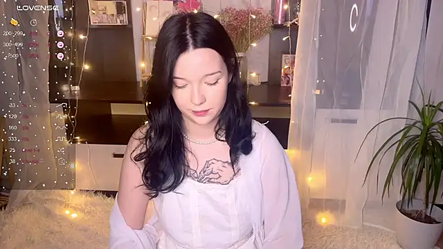 Snapshot of EmmaKittyCat chatting on November 2025 08:09:02 PM EmmaKittyCat online show from November 2025 08:09:02 PM