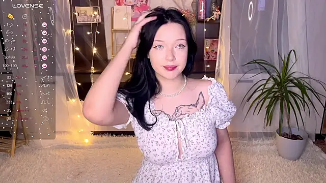 Snapshot of EmmaKittyCat chatting on November 2025 07:47:01 PM EmmaKittyCat online show from November 2025 07:47:01 PM