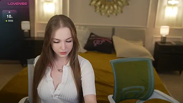 Julia  Star  online show from March 2026 06:43:01 PM