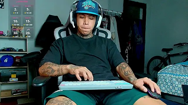 Nickhot0609 online show from October 2025 04:18:02 PM