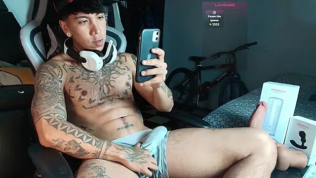 Nickhot0609 online show from October 2025 04:46:02 AM