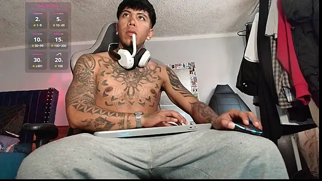 Nickhot0609 online show from November 2025 05:24:01 PM