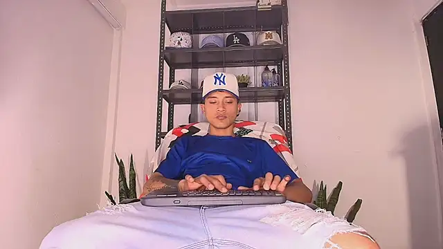 Edward Milleer online show from December 2025 04:11:01 PM