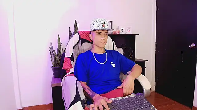 Edward Milleer online show from November 2025 03:59:02 PM