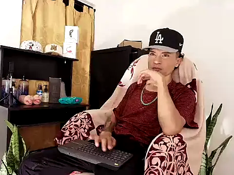 Edward Milleer online show from October 2025 03:40:02 AM