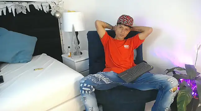Edward Milleer online show from December 2024 03:11:02 PM