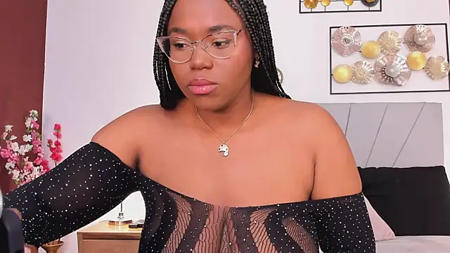 Snapshot of Makena_gh chatting on September 2025 03:43:01 AM Makena gh online show from September 2025 03:43:01 AM