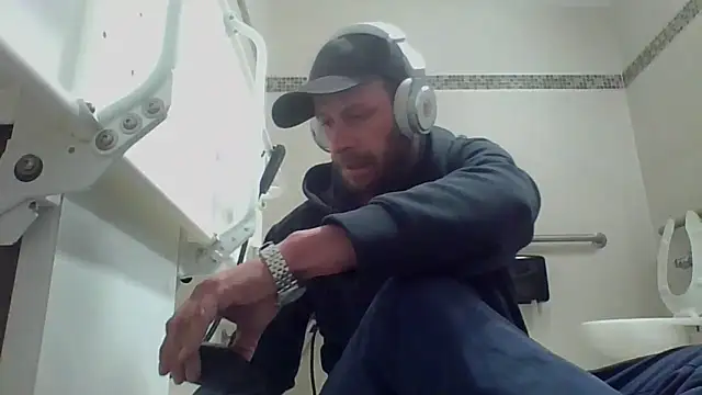 Snapshot of axelongshaft69 chatting on March 2026 11:21:02 PM axelongshaft69 online show from March 2026 11:21:02 PM