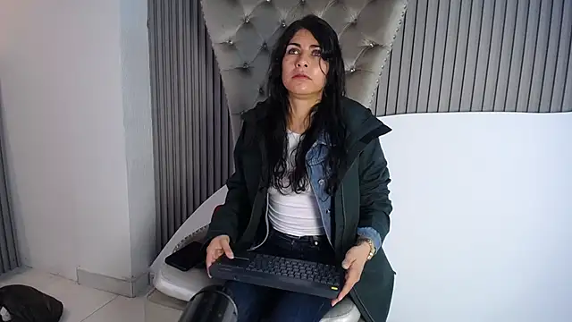 Snapshot of Melodi_Roux chatting on May 2026 11:57:01 AM Melodi Roux online show from May 2026 11:57:01 AM