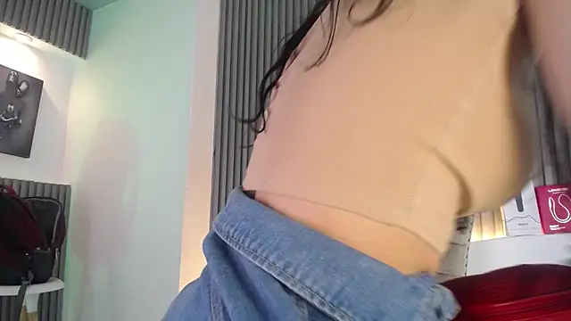 Snapshot of Melodi_Roux chatting on May 2026 01:03:01 PM Melodi Roux online show from May 2026 01:03:01 PM