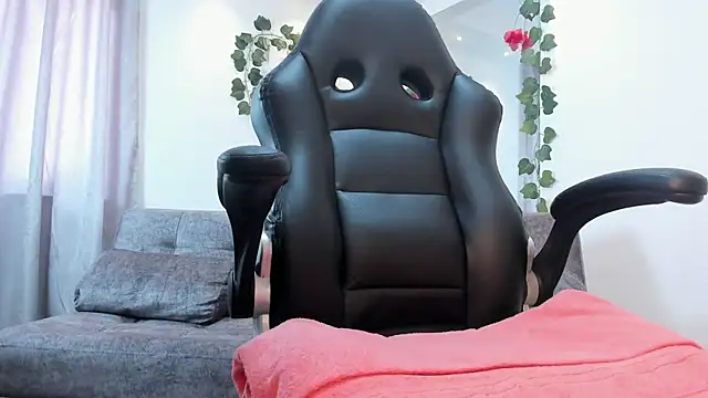 Snapshot of Electraa_fox chatting on February 2025 06:24:01 PM Electraa fox online show from February 2025 06:24:01 PM