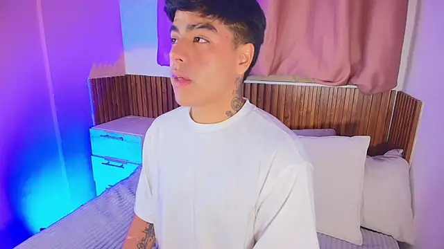 kiing azahell online show from February 2026 03:06:01 AM