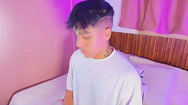 kiing azahell online show from March 2026 09:40:01 PM